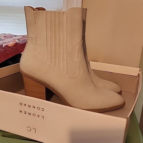 LC Lauren Conrad Shoes - Lauren Conrad Verdana side zip boots ivory colored size 10 NWT